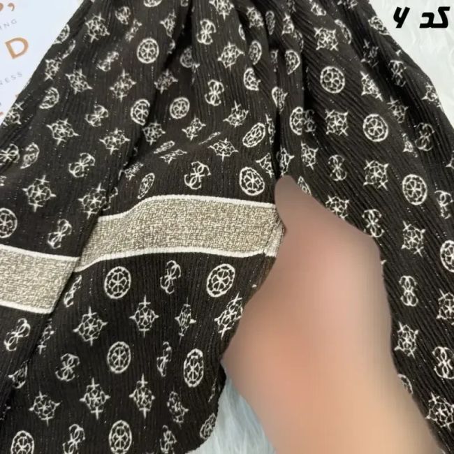 شال نخی برشکا لمه قهوه ای طرح دار