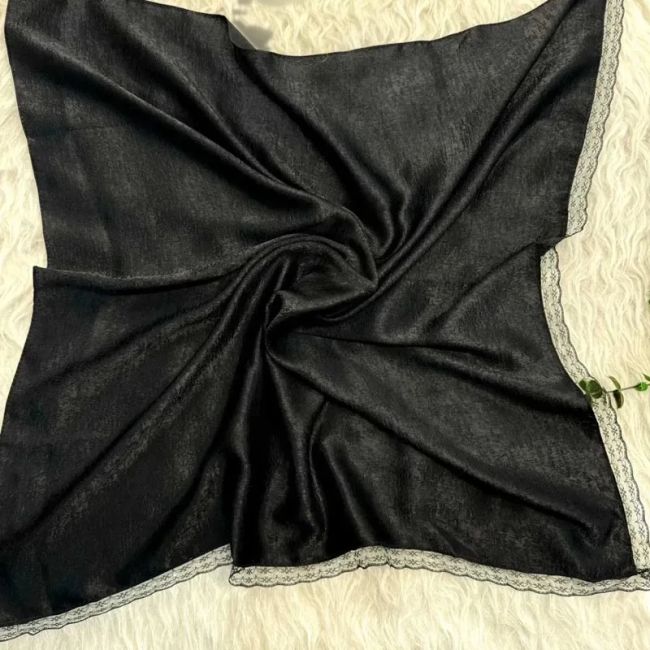 مینی اسکارف گیپور مشکی قواره 70 در 70 مناسب روزمره