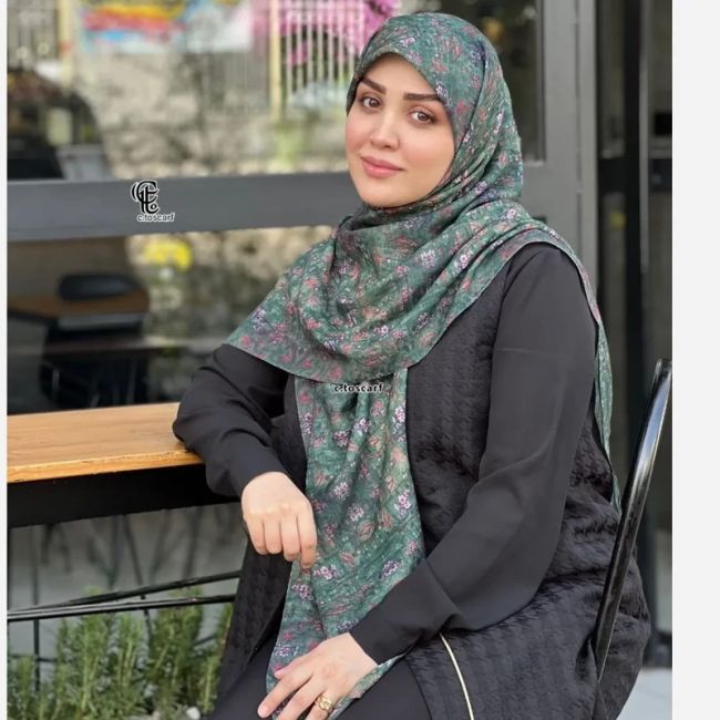 روسری نخ طرح گلشن قواره 140 زمینه سبز آبرنگی گل ریز