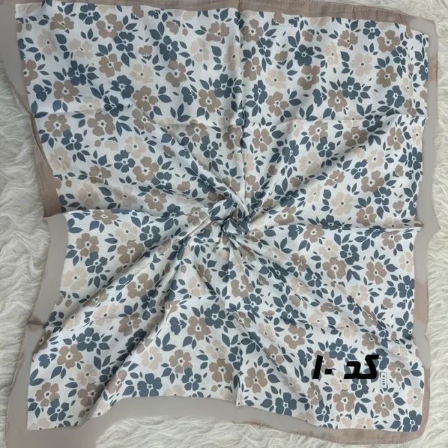 مینی اسکارف آبی نخ طرحبندی قواره 65×65 مناسب استفاده روزمره