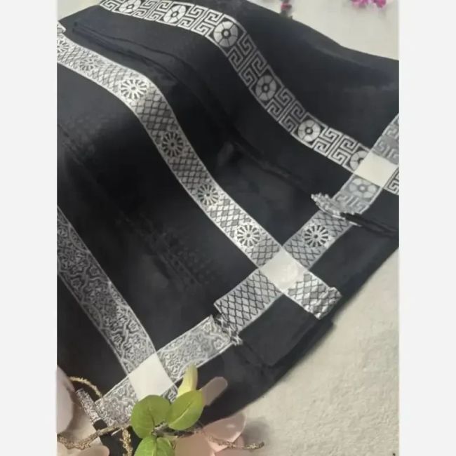 روسری ژاکارد ابریشم ترک دورو حاشیه نقره نقره کوب ابعاد 90 در 90 چهار فصل