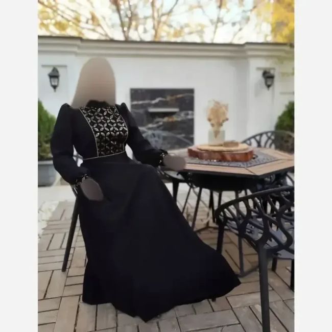 پیراهن زنانه طرح مهسا جنس کرپ مازراتی و خرجکار مخمل هندی رنگ مشکی