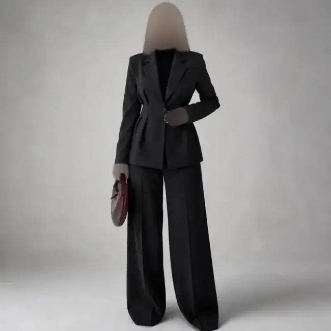 ست کت شلوار زنانه جنس مازراتی مدل تارا رنگ مشکی کرم قهوه ای