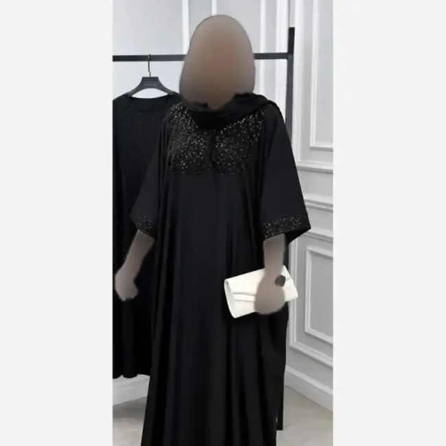 عبایی مجلسی مدل زمرد جنس بوگاتی رنگ مشکی سایز فری