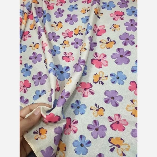 روسری نخ کاستوم طرح گل کاغذی قواره بزرگ 140x140 دور چرخ دوز کرم شیری