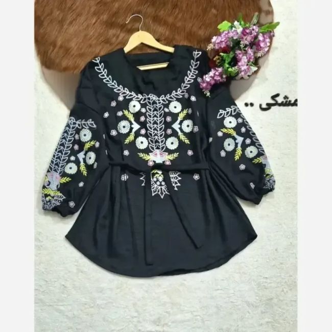 تونیک چاپی طرح گل زنانه و دخترانه شانتون گرم بالا مشکی فری سایز
