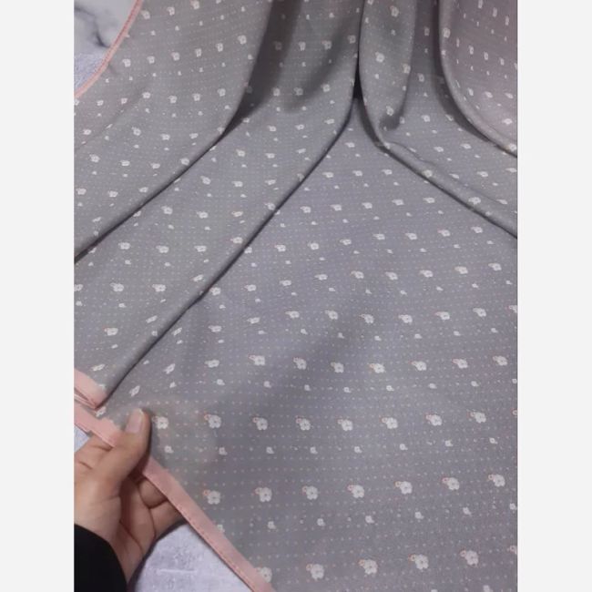 روسری نخ کاستوم طرح شکوفه بهاری خال خالی ریز قواره بزرگ 140x140