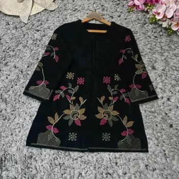 کت مجلسی زنانه مدل پونه مخمل گلدوزی شده رنگ مشکی فری سایز