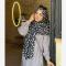 شال نخ کاستوم طرح بابونه زمینه آبی سایز 200×70