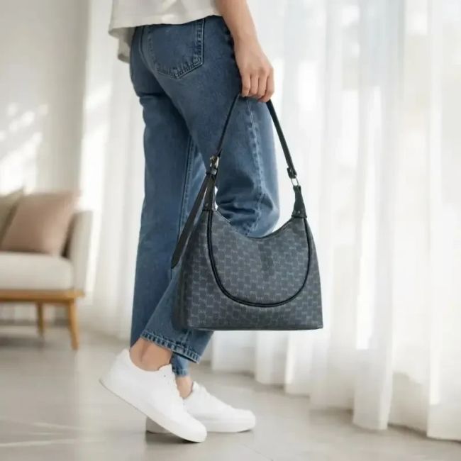 کیف زنانه پارچه ای اسپرت و روزمره ابعاد 30 در 20 در 10 سانتیمتر
